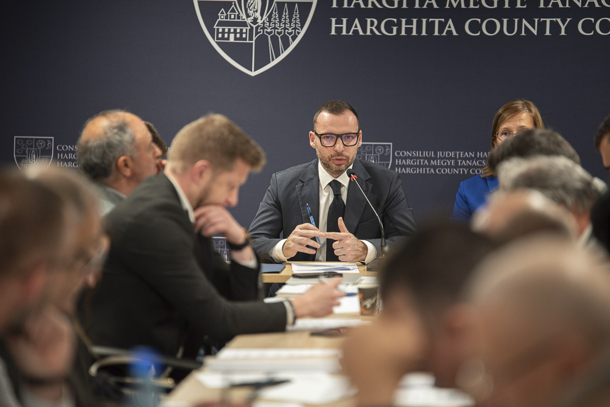 Kulcsátadó a havi megyei testületi ülésen Kulcsátadó a havi megyei testületi ülésen
